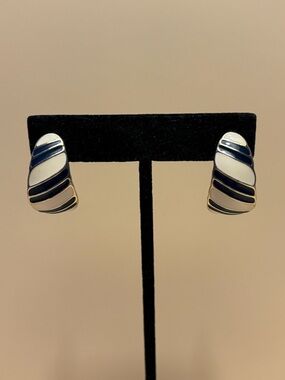 Trifari GT Navy & Cream Enamel Striped Earrings 1”